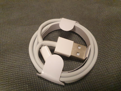 iPhone USB lightning datakaapeli valkoinen