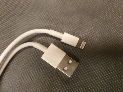 iPhone USB lightning datakaapeli valkoinen